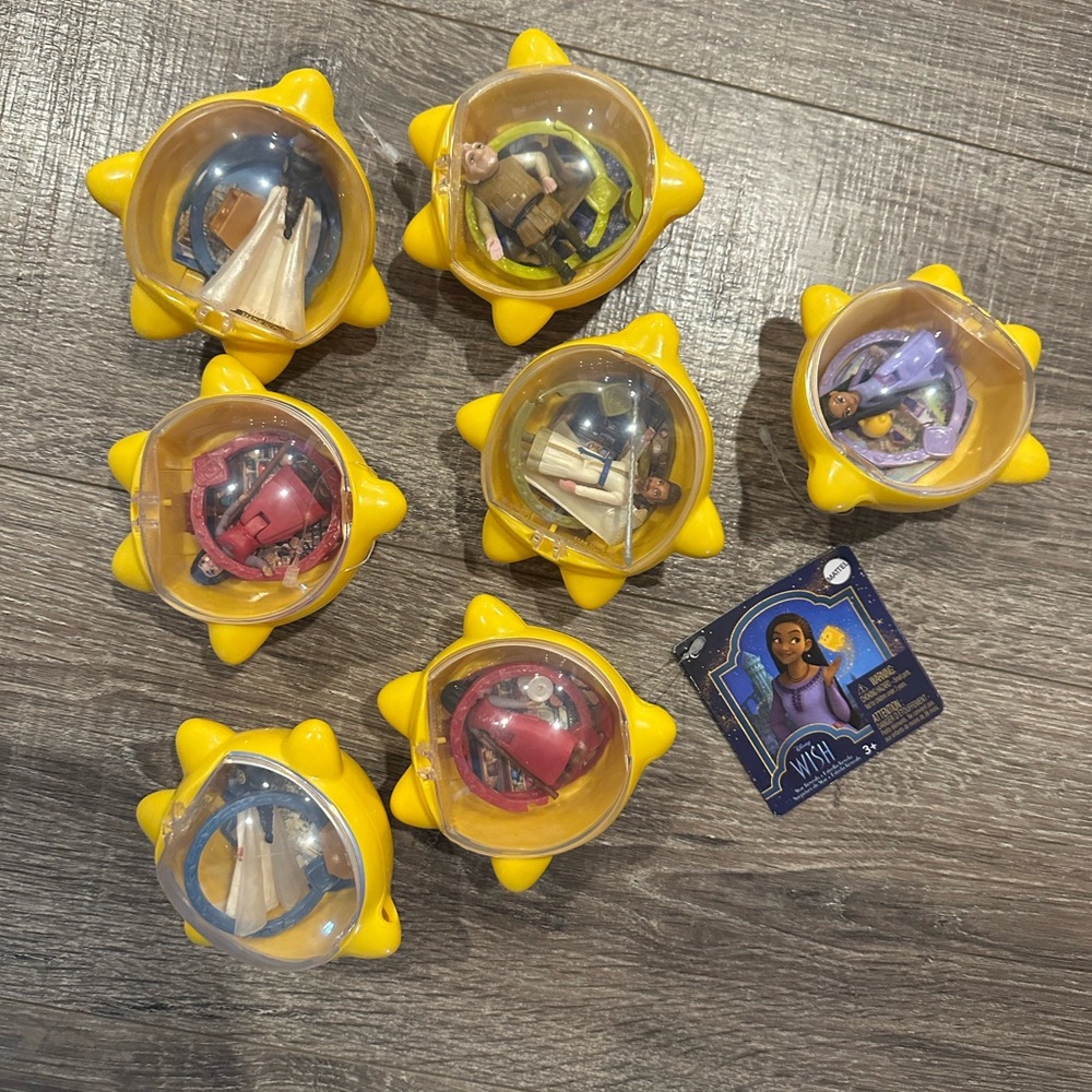 Disney Wish Yellow Star-Shaped Kids Toy Set